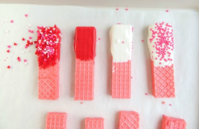 Easy and adorable, these Valentine Dipped Wafers are perfect for kids to make for Valentine's Day!