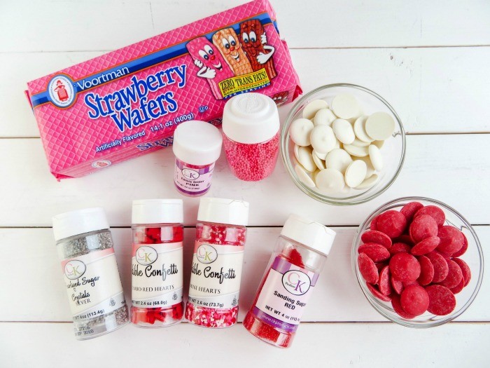 Easy and adorable, these Valentine Dipped Wafers are perfect for kids to make for Valentine's Day!